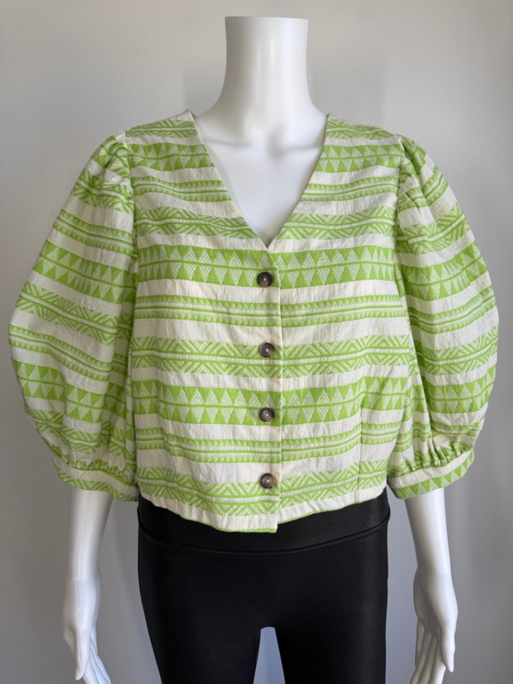 Self Contrast Puff Sleeve Crop Top Green White Geometric Button Front Large
